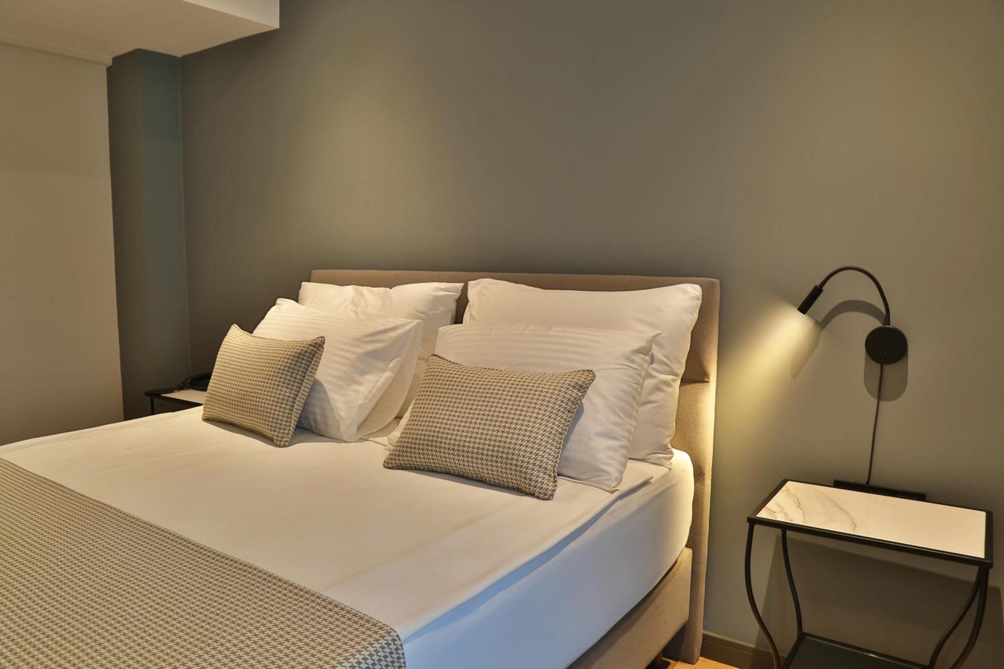 In The Middle Hotel Antalia Esterno foto